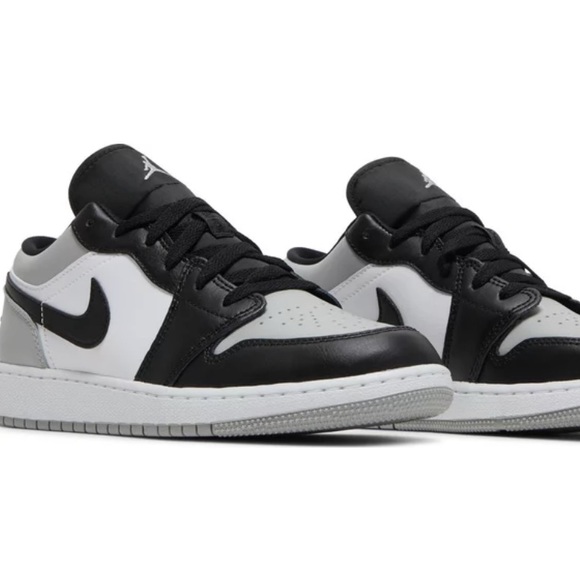 Air Jordan 1 Low GS 'Light Smoke Grey' Sneakers Size 6 - Picture 1 of 8